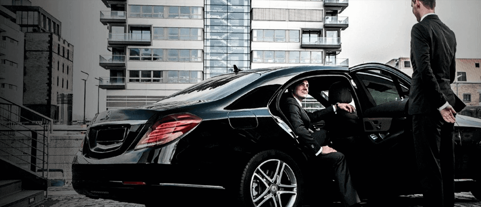 Limousine Service In London: Why Should You Consider Hiring One